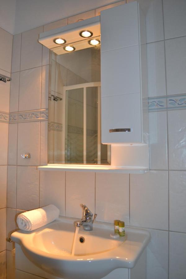 Perakis Apartments Hydra  Bagian luar foto
